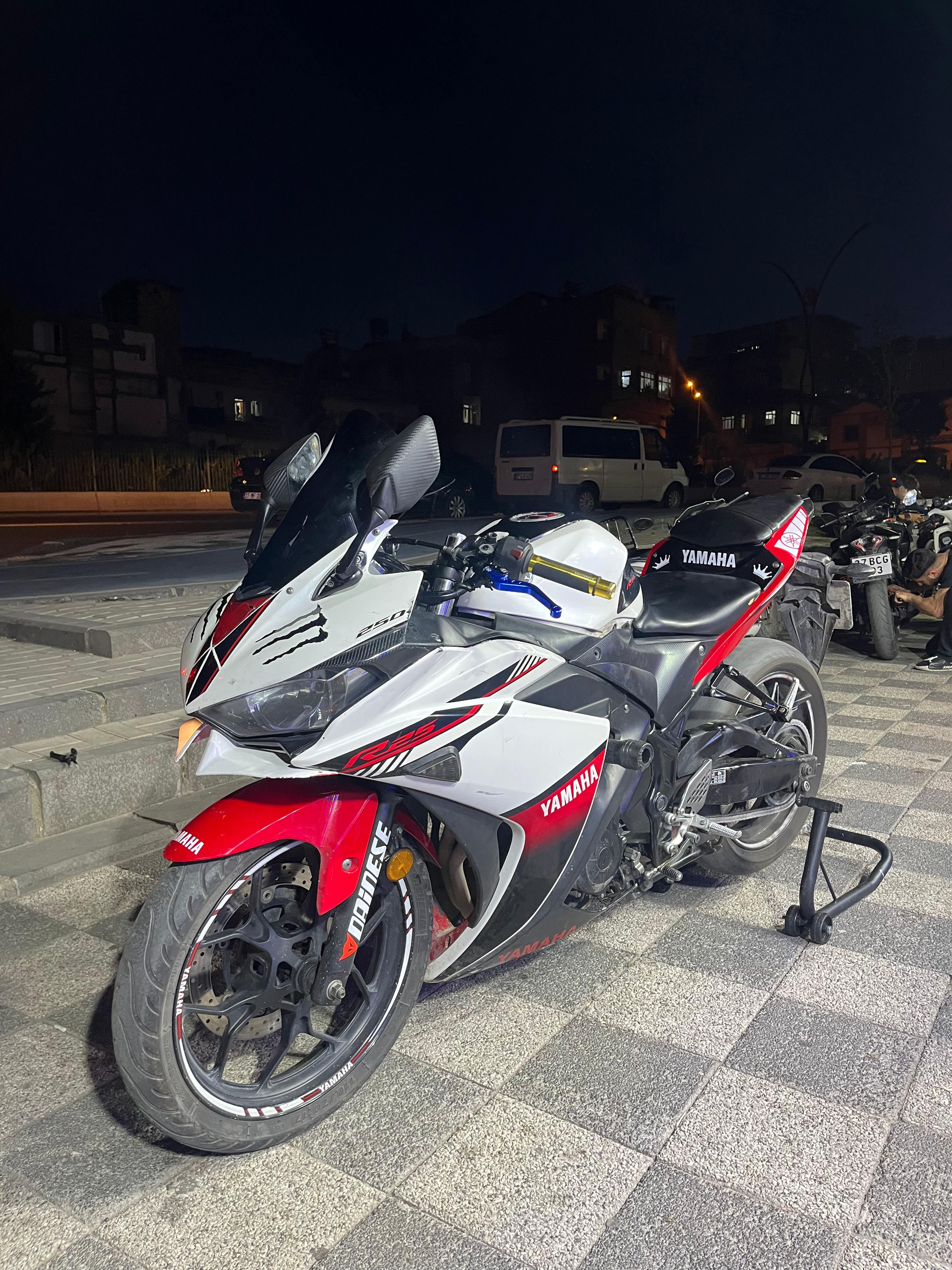 Motor Resmi